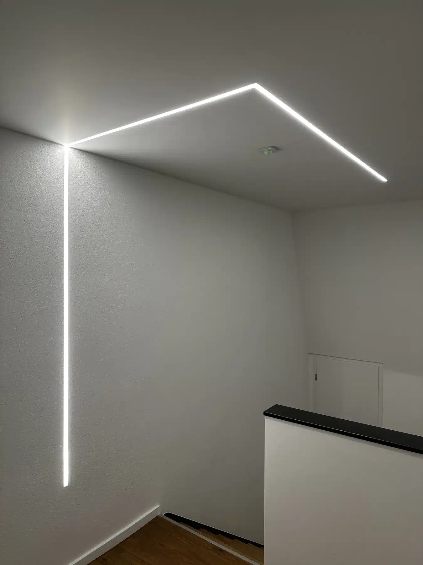 Ausgeführte lineare Lichtinstallation